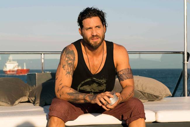 'पॉइंट ब्रेक' में गजब का एक्शन