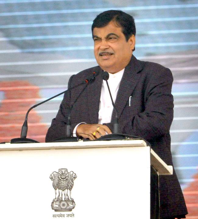 नोएडा आए PM मोदी ने दिया नए साल का तोहफा