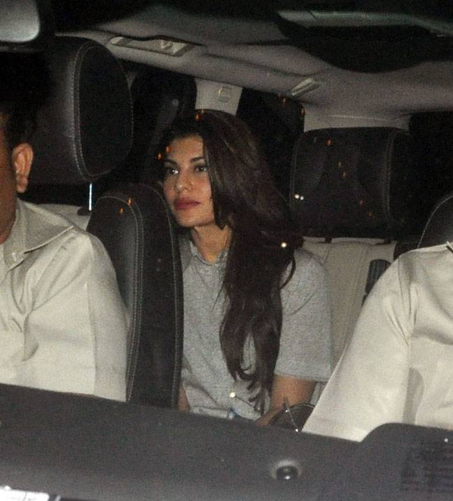 सलमान खान के घर लगा बॉलीवुड सितारों का तांता