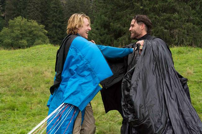 'पॉइंट ब्रेक' में गजब का एक्शन