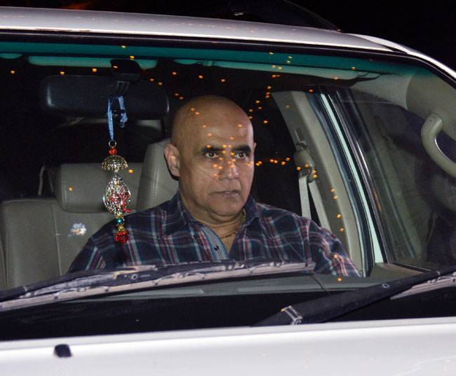 सलमान खान के घर लगा बॉलीवुड सितारों का तांता