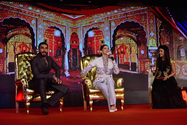 #Agenda15 'मलहारी' गाने पर जमकर थिरके दीपिका और रणवीर