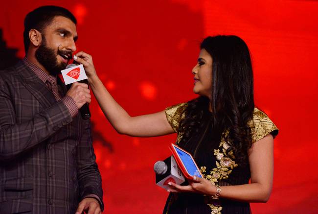 #Agenda15 'मलहारी' गाने पर जमकर थिरके दीपिका और रणवीर