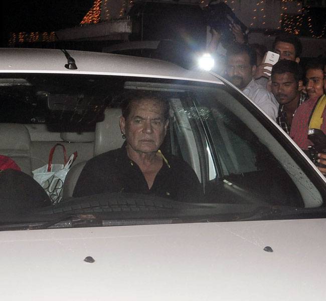 सलमान खान के घर लगा बॉलीवुड सितारों का तांता