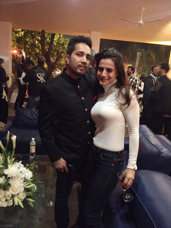 हाफ सेंचुरी पर सलमान ने काटा केक, सितारों ने की जमकर मस्ती