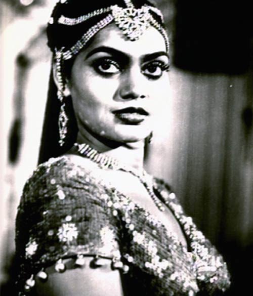 डर्टी पिक्चर की सिल्‍क का आज है बर्थडे | द. अभिनेत्रियों का जलवा