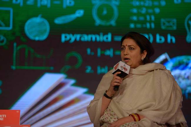 Agenda15: स्मृति ईरानी बोली, 'विदेशों से भारत में पढ़ाने के लिए 400 शि‍क्षक आएंगे'