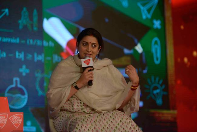 Agenda15: स्मृति ईरानी बोली, 'विदेशों से भारत में पढ़ाने के लिए 400 शि‍क्षक आएंगे'