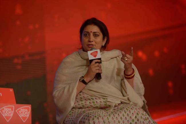 Agenda15: स्मृति ईरानी बोली, 'विदेशों से भारत में पढ़ाने के लिए 400 शि‍क्षक आएंगे'