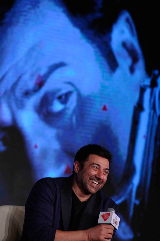 Agenda15‬: 'यारा ओ यारा' गाने पर थिरके सनी देओल