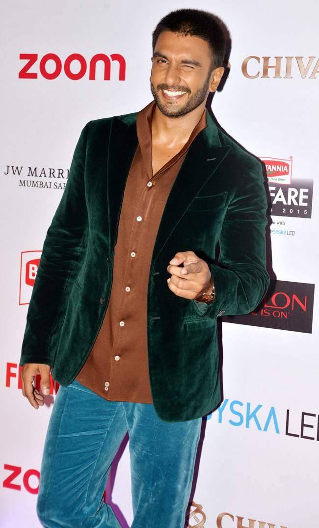 Filmfare Awards: जब रणवीर ने संजय लीला भंसाली को चूमा