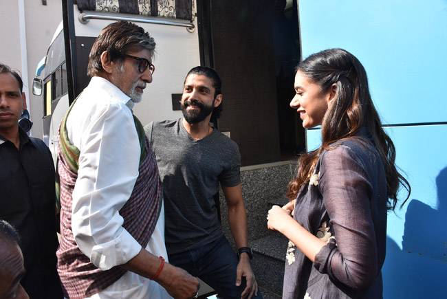 Pics: इस अंदाज में नजर आए 'वजीर' के सितारे