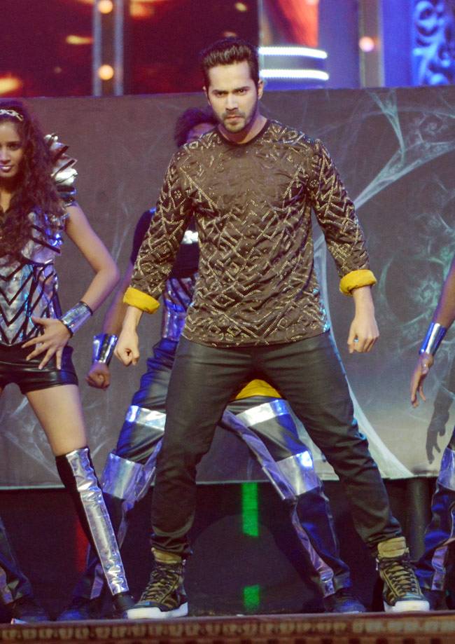 जब अमिताभ बच्चन के पैरों में गिर गए रणवीर सिंह...