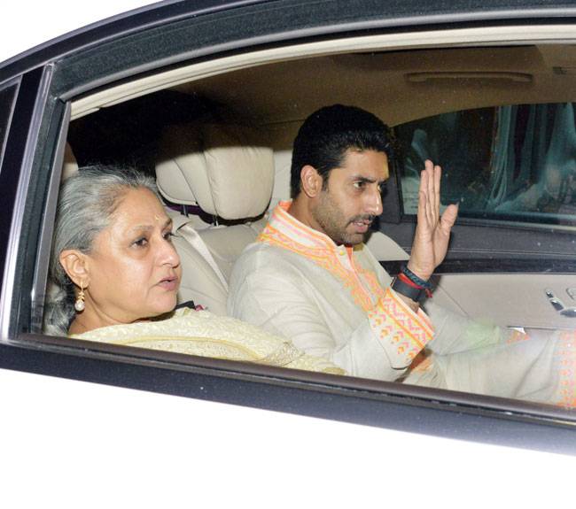 Celeb Spotting: मुंबई एयरपोर्ट पर सलमान, दिल्ली में दिखे शाहरुख के जलवे