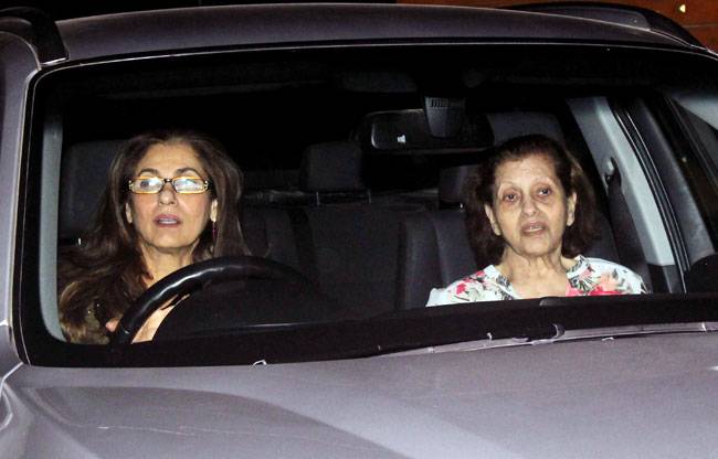 'एयरलिफ्ट' की स्क्रीनिंग में फैमिली के साथ शामिल हुए अक्षय