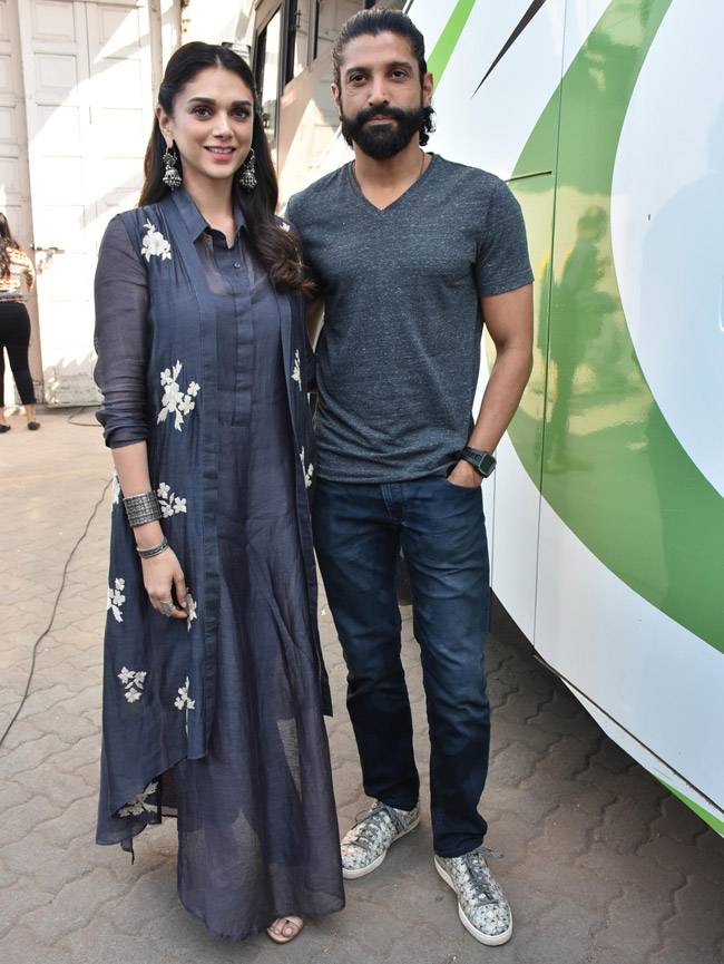 Pics: इस अंदाज में नजर आए 'वजीर' के सितारे