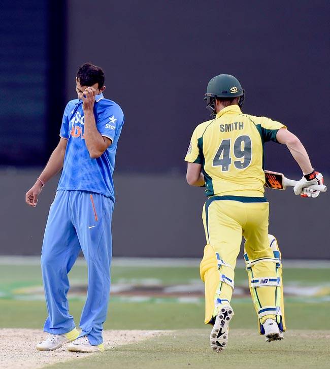 कोहली का शतक भी गया बेकार, टीम इंडि‍या ने गंवाई वनडे सीरीज