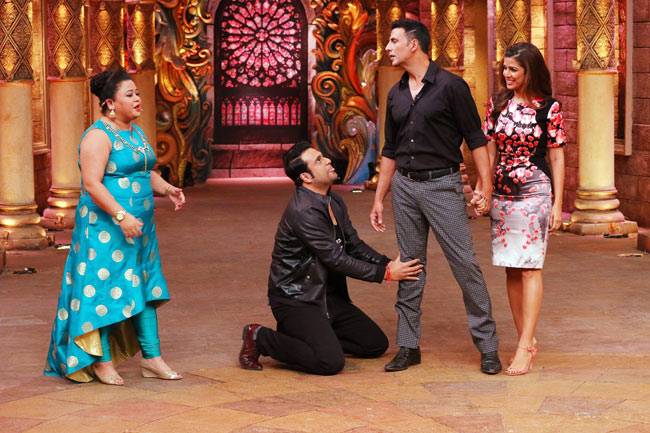 'कॉमेडी नाइट्स बचाओ' में अक्षय के साथ हंसी के ठहाके