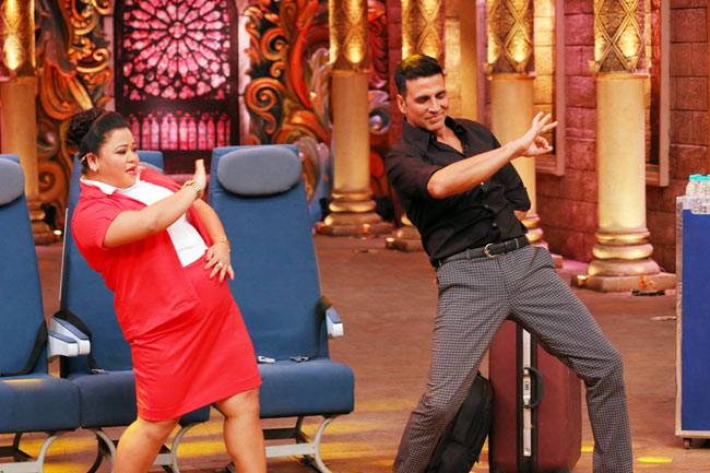 'कॉमेडी नाइट्स बचाओ' में अक्षय के साथ हंसी के ठहाके