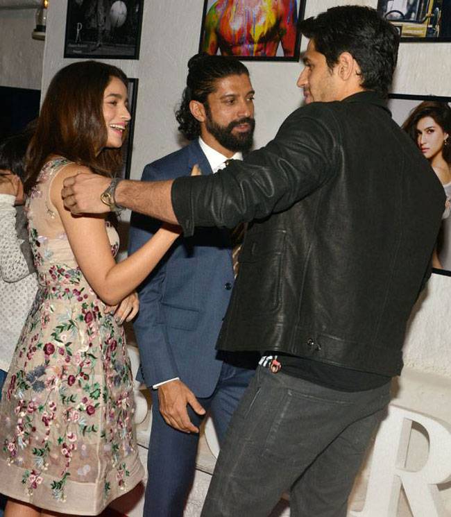 लव बर्ड्स आलिया और सिद्धार्थ की कैमिस्ट्री ने लूटा सबका दिल