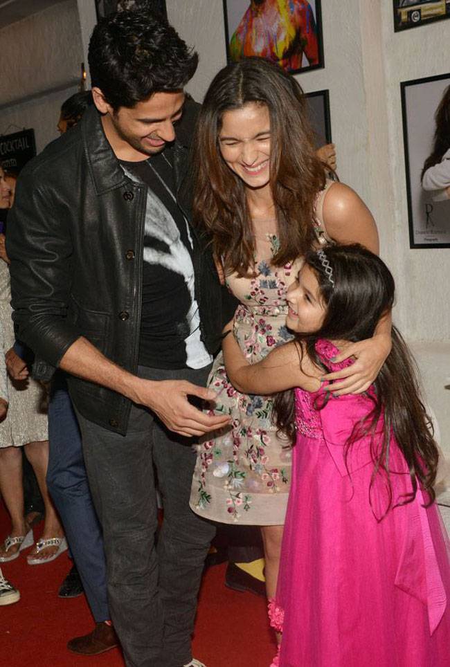 लव बर्ड्स आलिया और सिद्धार्थ की कैमिस्ट्री ने लूटा सबका दिल