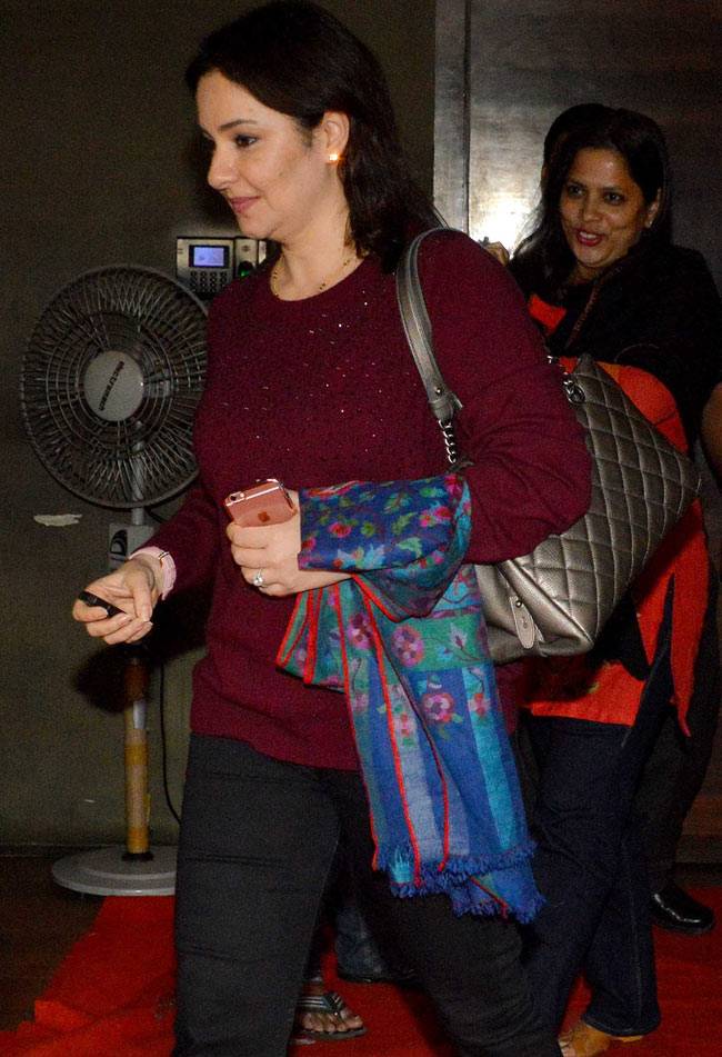 सचिन तेंदुलकर से लेकर कंगना रनोट तक पहुंचे फिल्म 'वजीर' की स्क्रीनिंग पर