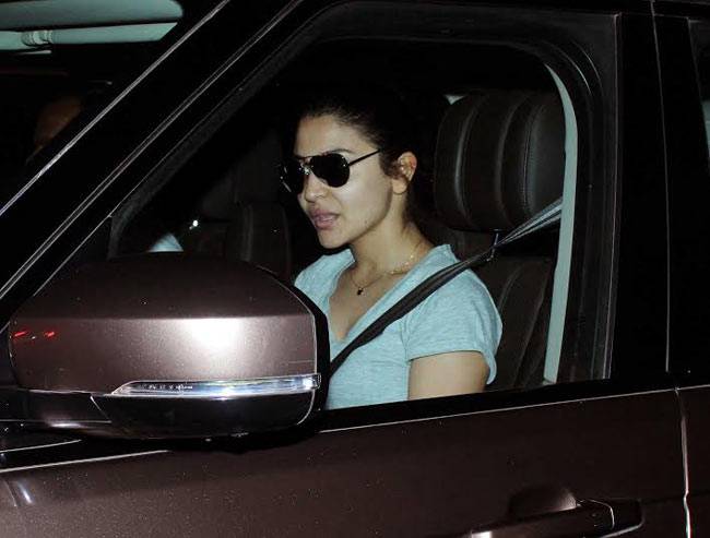 Celeb Spotting: दुबई से न्यू ईयर सेलिब्रेट कर फैमली संग लौटे शाहरुख