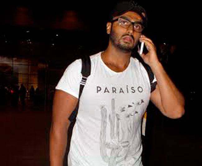 Celeb Spotting: दुबई से न्यू ईयर सेलिब्रेट कर फैमली संग लौटे शाहरुख