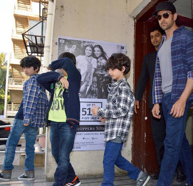 Celeb Spotting: दुबई से न्यू ईयर सेलिब्रेट कर फैमली संग लौटे शाहरुख