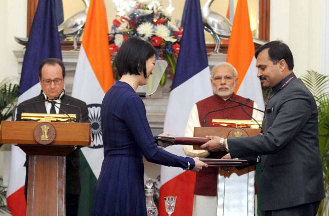 चंडीगढ़ के बाद दिल्ली में भी दिखी पीएम मोदी-ओलांद की पर्सनल केमिस्ट्री