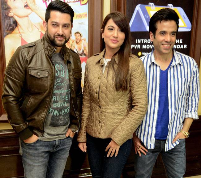 Celeb Spotting: जानिए किसके घर लगा सितारों का जमघट...