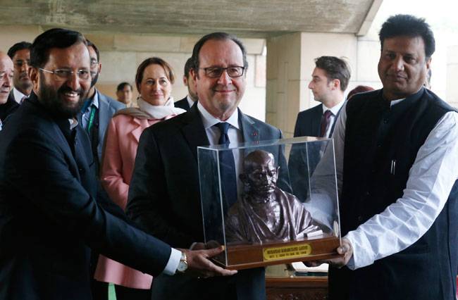 चंडीगढ़ के बाद दिल्ली में भी दिखी पीएम मोदी-ओलांद की पर्सनल केमिस्ट्री