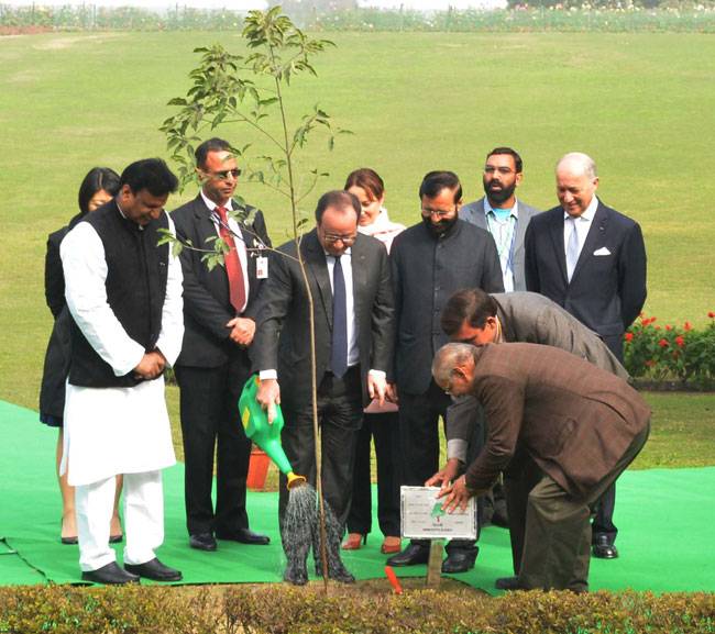 चंडीगढ़ के बाद दिल्ली में भी दिखी पीएम मोदी-ओलांद की पर्सनल केमिस्ट्री