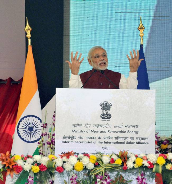 चंडीगढ़ के बाद दिल्ली में भी दिखी पीएम मोदी-ओलांद की पर्सनल केमिस्ट्री