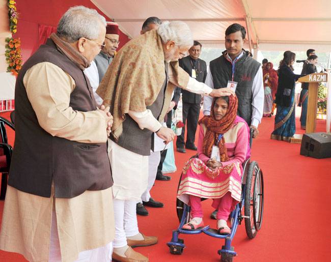 तस्वीरों में देखें पीएम मोदी का वाराणसी और लखनऊ दौरा