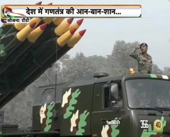 21 तोपों की सलामी के साथ राष्ट्रपति ने फहराया तिरंगा