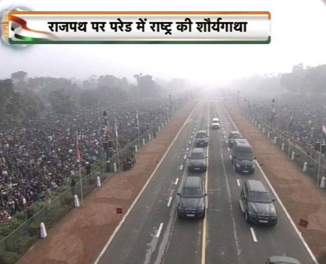 21 तोपों की सलामी के साथ राष्ट्रपति ने फहराया तिरंगा