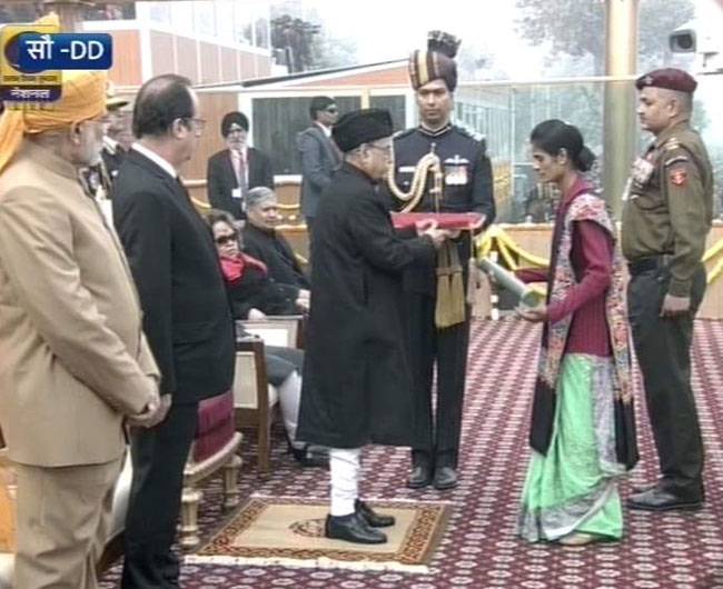 21 तोपों की सलामी के साथ राष्ट्रपति ने फहराया तिरंगा