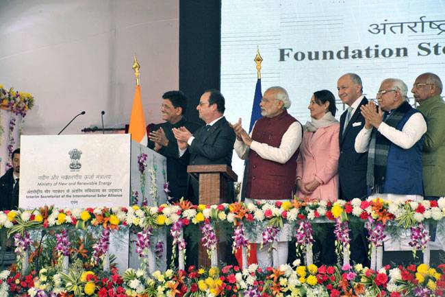 चंडीगढ़ के बाद दिल्ली में भी दिखी पीएम मोदी-ओलांद की पर्सनल केमिस्ट्री