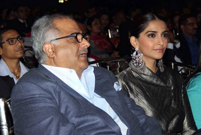 मुंबई पुलिस के शो 'उमंग 2016' में बॉलीवुड सितारों ने दिखाया जलवा