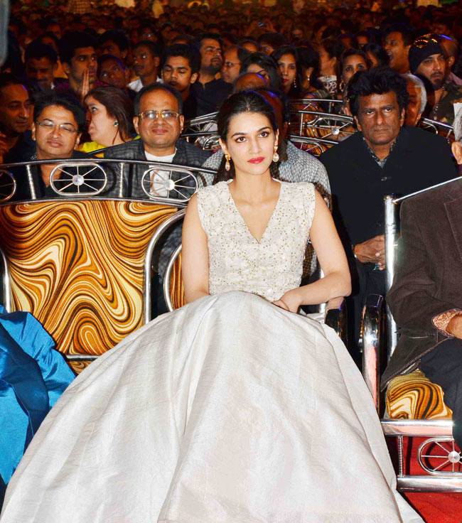 मुंबई पुलिस के शो 'उमंग 2016' में बॉलीवुड सितारों ने दिखाया जलवा