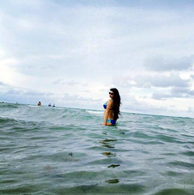 'नागिन' का यह बिकिनी लुक आपने पहले नहीं देखा होगा