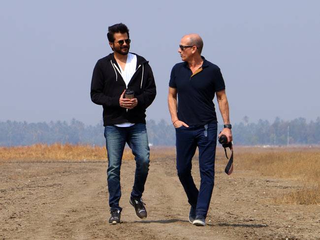 US टीवी राइटर, प्रोड्यूसर हावर्ड गॉर्डन ने अनिल कपूर से मुलाकात की