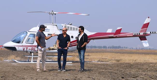 US टीवी राइटर, प्रोड्यूसर हावर्ड गॉर्डन ने अनिल कपूर से मुलाकात की