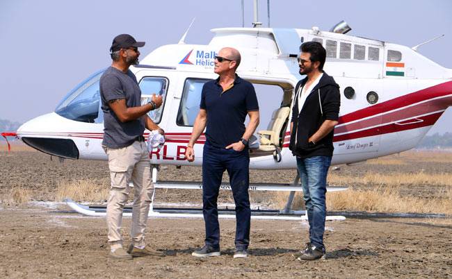 US टीवी राइटर, प्रोड्यूसर हावर्ड गॉर्डन ने अनिल कपूर से मुलाकात की