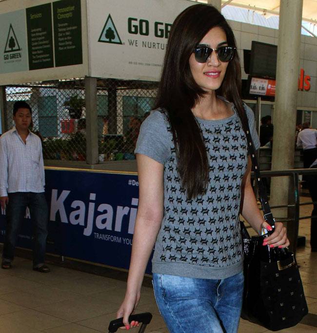 Celeb Spotting: सनी लियोन-जरीन खान ट्रेवल लुक में भी शानदार