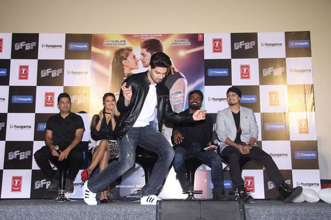 सॉन्ग लॉन्च पर देखें जैकलीन और सूरज पंचोली की लव कैमिस्ट्री