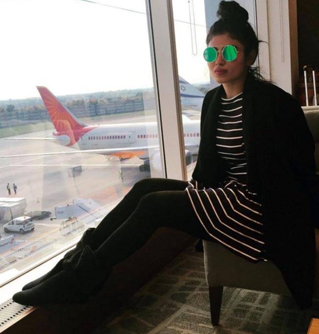 'नागिन' का यह बिकिनी लुक आपने पहले नहीं देखा होगा