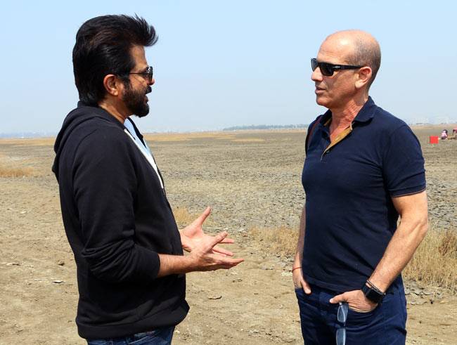 US टीवी राइटर, प्रोड्यूसर हावर्ड गॉर्डन ने अनिल कपूर से मुलाकात की