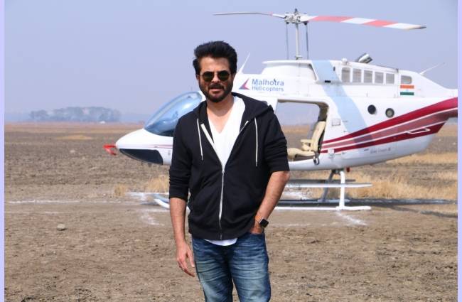 US टीवी राइटर, प्रोड्यूसर हावर्ड गॉर्डन ने अनिल कपूर से मुलाकात की